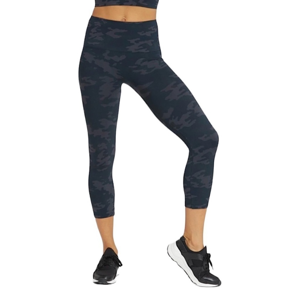Spanx by Sara Blakely Look At Me Now Shaping Cropped Leggings Black Camo Large‎